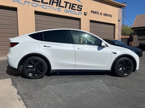 Used 2021 Tesla Model Y Long Range AWD/4WD image 6