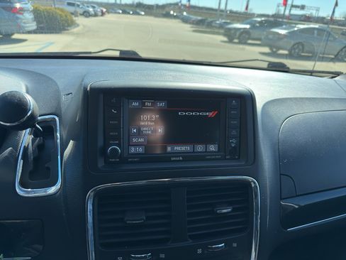 Used 2017 Dodge Grand Caravan SE image 17