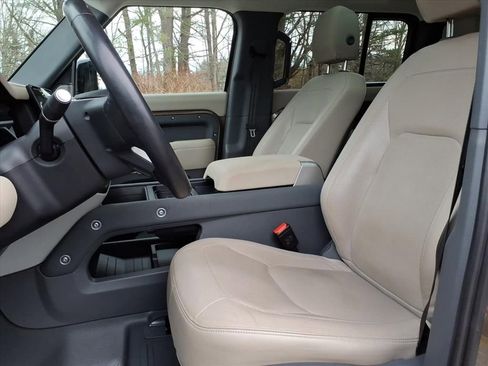 Used 2023 Land Rover Defender 130 SE image 16