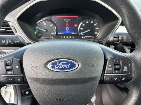 Certified 2021 Ford Escape SE w/ SE Sport Appearance Package image 18