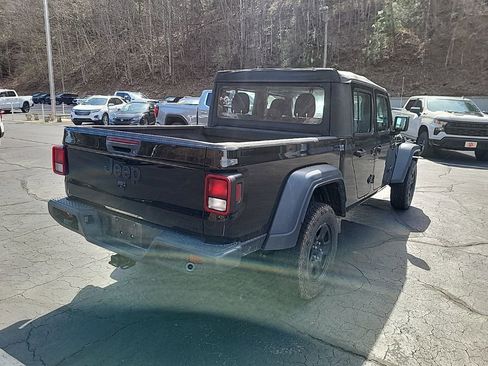 Used 2021 Jeep Gladiator Sport image 8