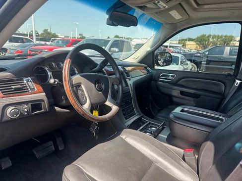 Used 2014 Cadillac Escalade Platinum AWD/4WD image 12