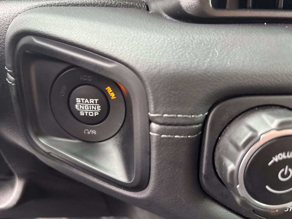 Used 2025 Jeep Gladiator Mojave AWD/4WD image 22