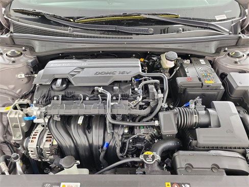 Used 2025 Hyundai Elantra Sport image 11