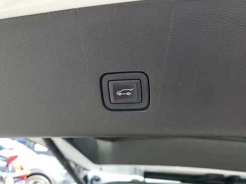 Used 2023 Chevrolet Traverse LT image 10