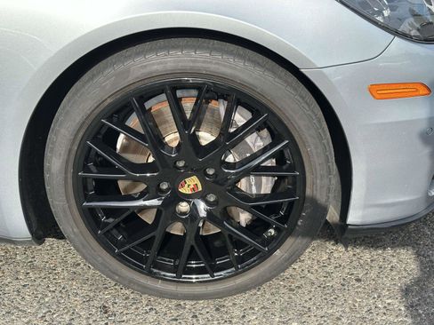 Used 2020 Porsche Panamera image 9