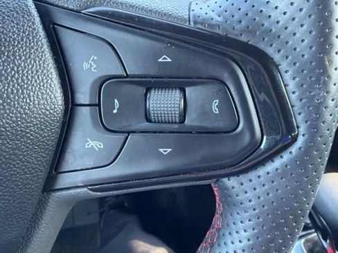 Used 2024 Chevrolet Trax RS w/ Sunroof Package FWD image 18