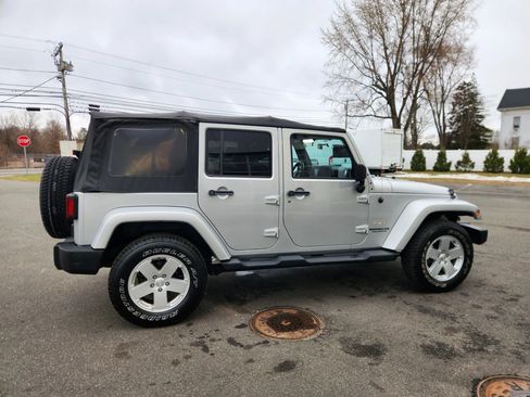 Used 2012 Jeep Wrangler Unlimited Sahara w/ Dual Top Group image 17