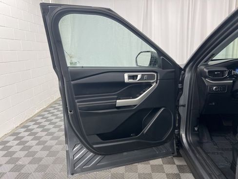 Used 2022 Ford Explorer XLT w/ Equipment Group 202A image 16