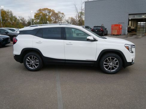 Used 2022 GMC Terrain SLT w/ Infotainment Package II image 8