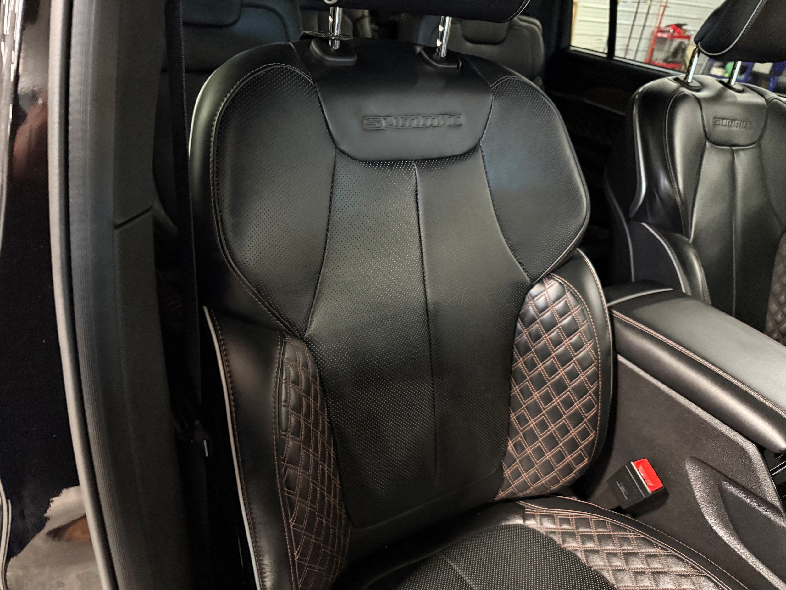Used 2025 Jeep Grand Cherokee L Summit w/ Luxury Tech Group V AWD/4WD image 12
