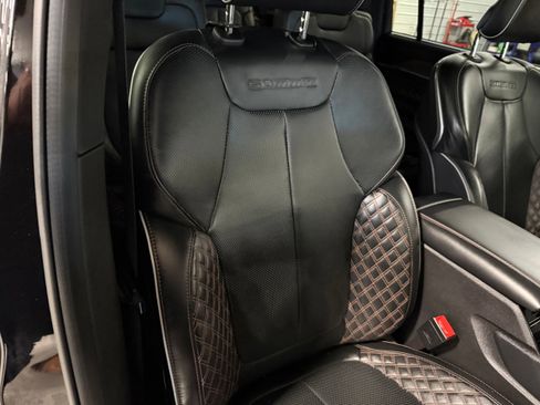 Used 2025 Jeep Grand Cherokee L Summit w/ Luxury Tech Group V AWD/4WD image 12