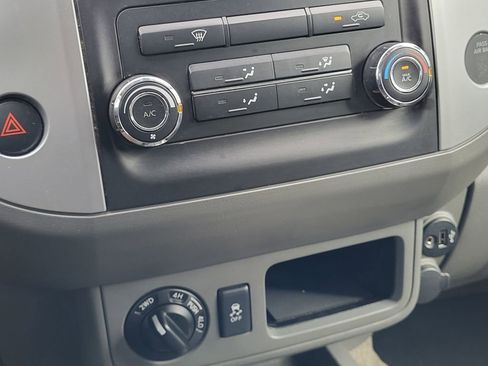 Used 2017 Nissan Frontier SV image 17