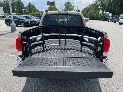 Used 2017 Toyota Tacoma SR5 w/ Tow Package RWD image 15