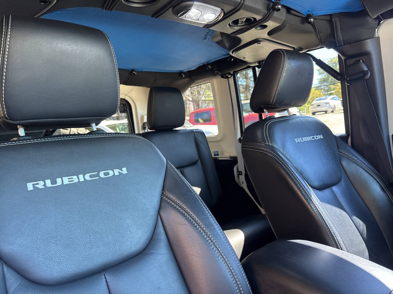 Used 2015 Jeep Wrangler Unlimited Rubicon w/ Connectivity Group AWD/4WD image 15