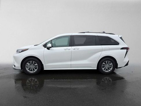 Used 2024 Toyota Sienna XLE w/ XLE Plus Package AWD/4WD image 6