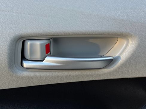 Used 2020 Toyota Corolla LE w/ Carpet Mat Package (TMS) FWD image 25