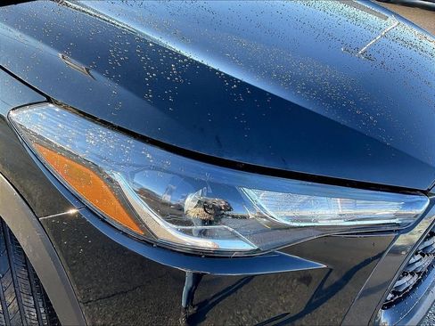Used 2022 Toyota Corolla Cross LE FWD image 32