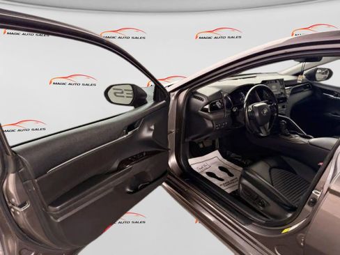 Used 2022 Toyota Camry SE FWD image 12