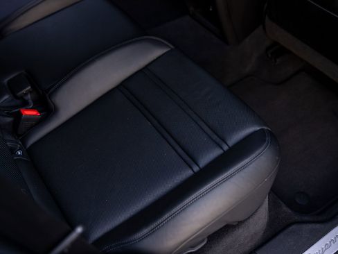 Certified 2023 Porsche Cayenne Turbo AWD/4WD image 39
