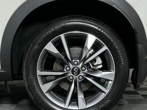 Certified 2024 INFINITI QX60 Luxe image 9