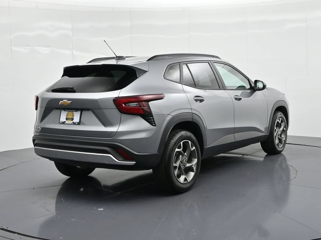 Used 2025 Chevrolet Trax LT FWD image 6