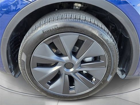 Used 2024 Tesla Model Y Long Range image 9
