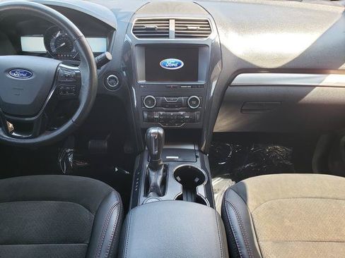 Used 2019 Ford Explorer XLT w/ Equipment Group 202A AWD/4WD image 14