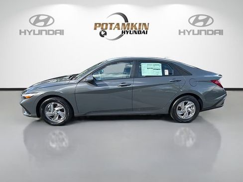 Certified 2026 Hyundai Elantra SE FWD image 8