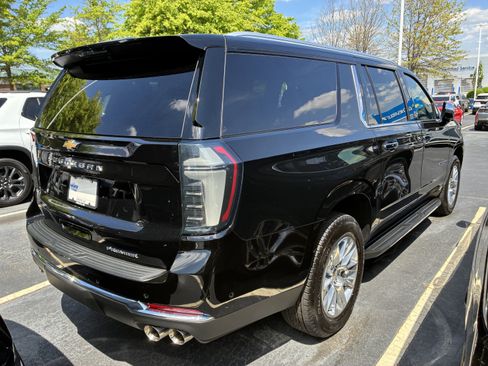 Used 2026 Chevrolet Suburban Premier image 8