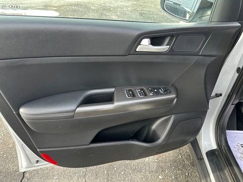 Used 2020 Kia Sportage LX image 10