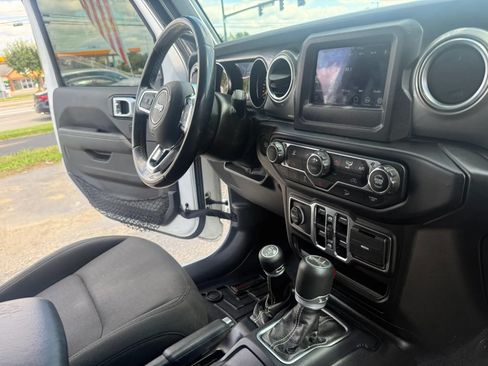 Used 2020 Jeep Wrangler Unlimited Sahara AWD/4WD image 24