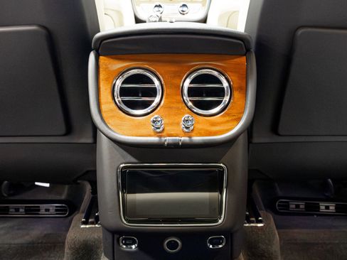 Used 2021 Bentley Bentayga w/ First Edition Specification AWD/4WD image 34