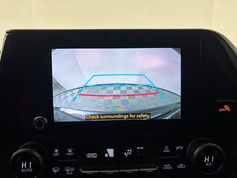 Used 2023 Toyota Highlander LE AWD/4WD image 22