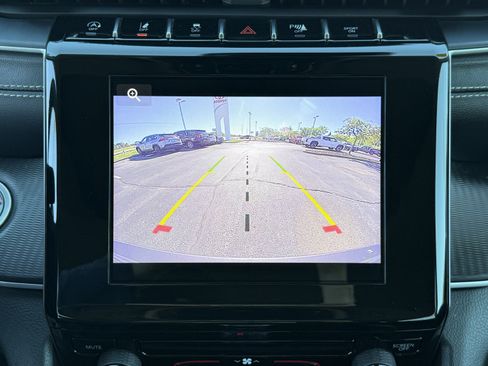 Used 2023 Jeep Grand Cherokee Laredo AWD/4WD image 32