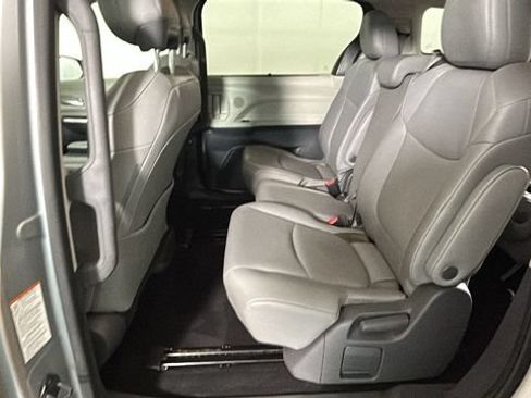 Used 2021 Toyota Sienna XLE FWD image 27