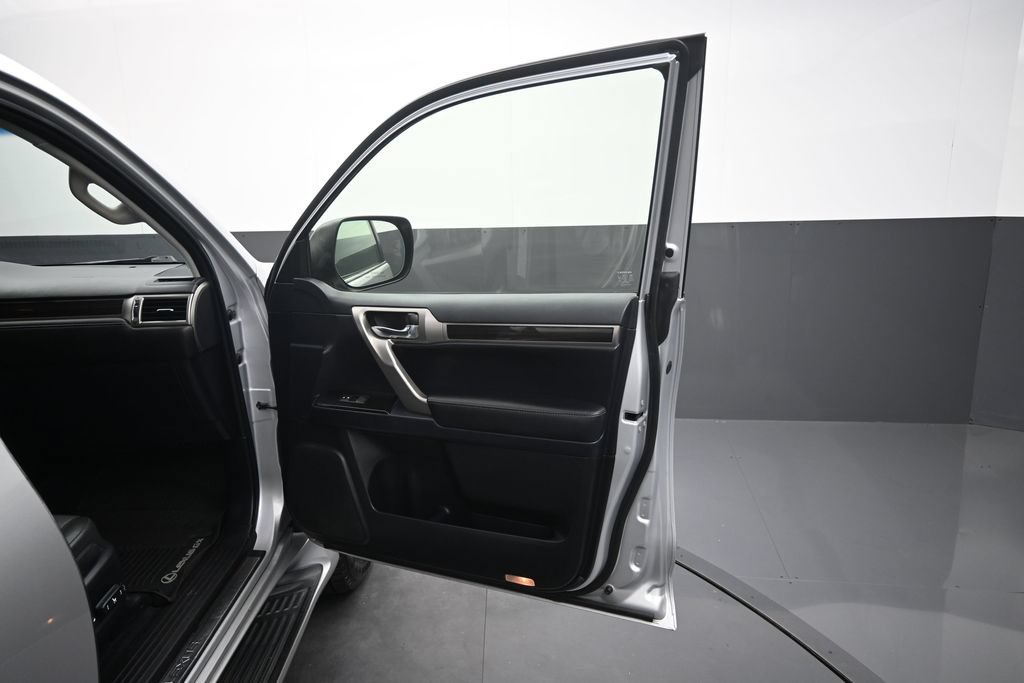 Used 2017 Lexus GX 460 w/ Navigation Package AWD/4WD image 18