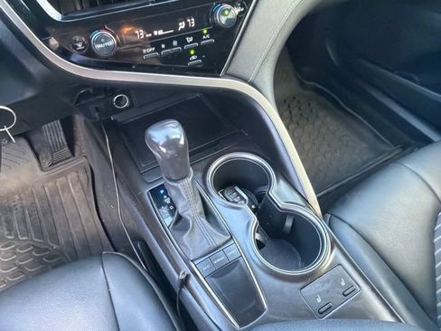 Used 2022 Toyota Camry SE w/ Cold Weather Package FWD image 12