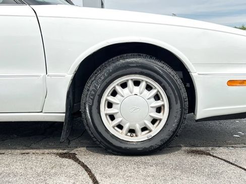 Used 1998 Oldsmobile 88 FWD image 12