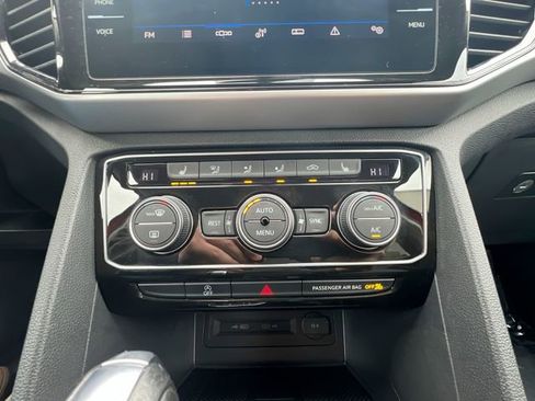 Certified 2022 Volkswagen Atlas SE w/ Black Wheel Package image 18