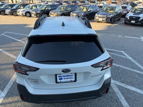 Used 2021 Subaru Outback Premium image 7
