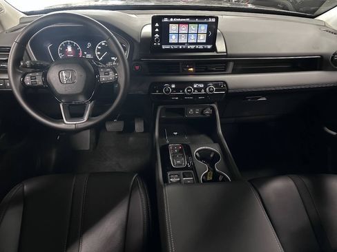 Used 2023 Honda Pilot Touring image 8