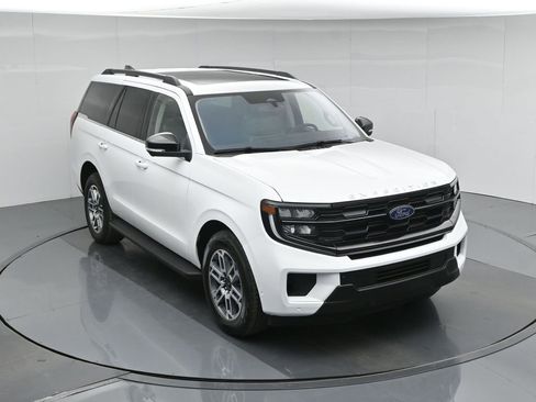 Used 2025 Ford Expedition Active AWD/4WD image 45
