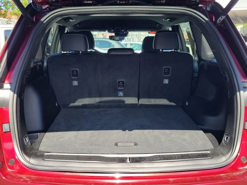 Used 2024 Jeep Grand Cherokee Limited w/ Black Appearance Package image 21