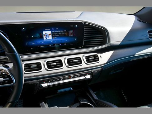 Used 2023 Mercedes-Benz GLS 580 4MATIC image 21