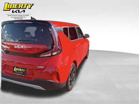 Used 2023 Kia Soul EX FWD image 7
