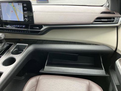 Certified 2023 Toyota Sienna Platinum image 19