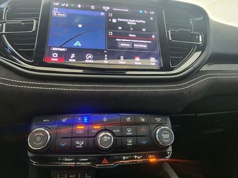 Used 2022 Dodge Durango SRT w/ Premium Interior Group AWD/4WD image 38