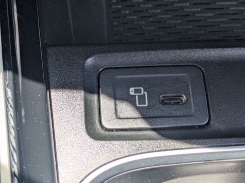 Used 2023 Mercedes-Benz EQB 300 4MATIC image 21