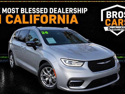 Used 2024 Chrysler Pacifica Touring-L FWD image 1